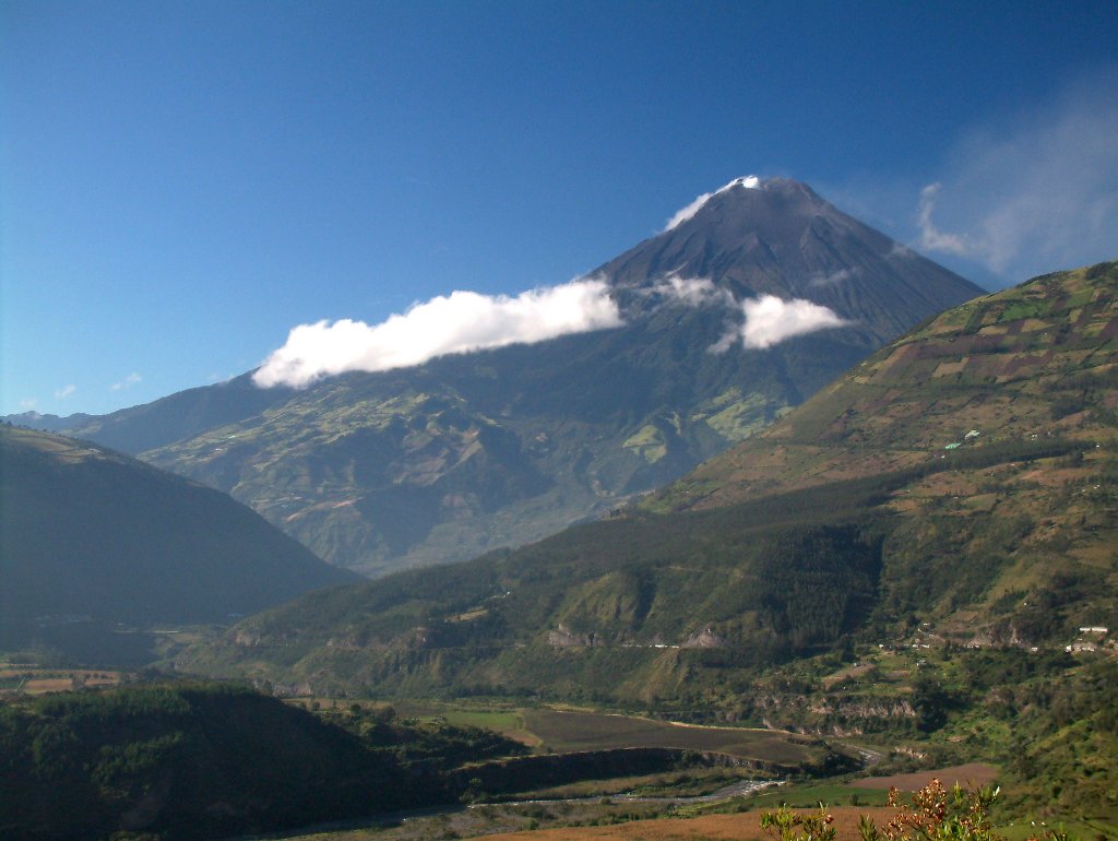 07-View of the active vulcano Tungurahua (5016 m).jpg - View of the active vulcano Tungurahua (5016 m)